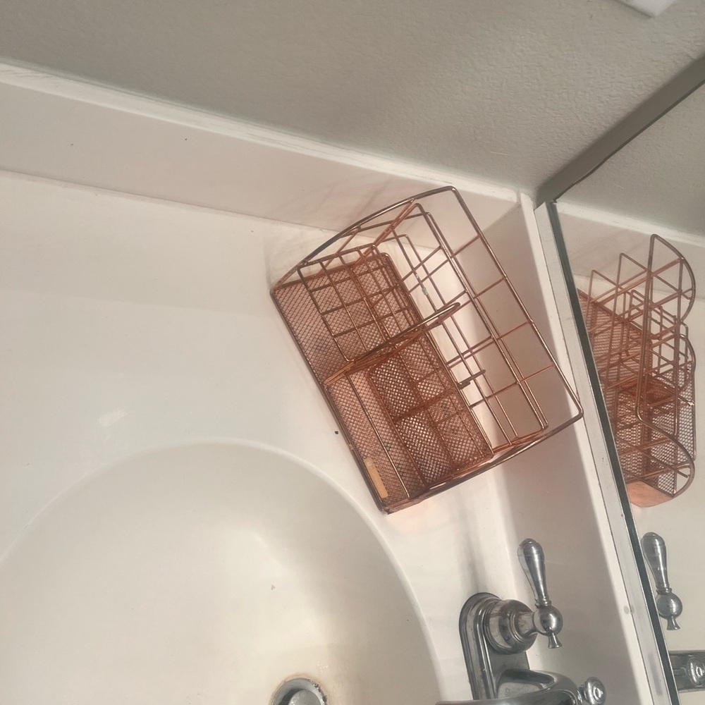 Rose Gold Wire Bathroom Organizer